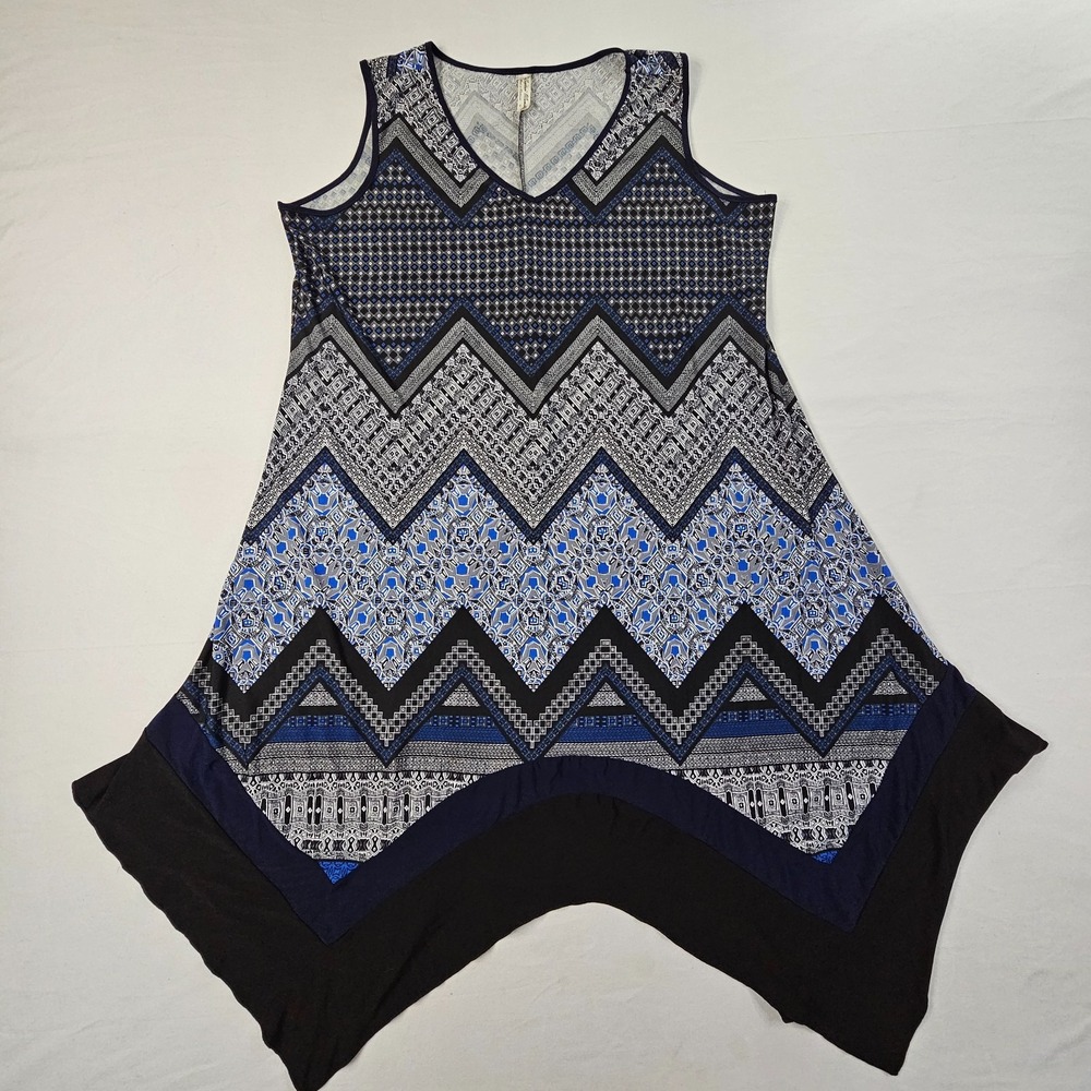Per Seption Woman 3X Blue Geometric Sharkbite Hem Top Sleeveless Plus